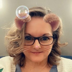 Hi I’m Emm, welcome to my closet. 💗 You can follow Emm’s Pearls on instagram